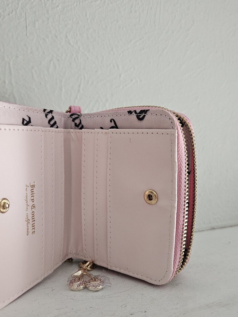 NWT Juicy Couture Retro Cherry Juicy Pink Lemonade Wallet With Wristlet Chain - Picture 6 of 8